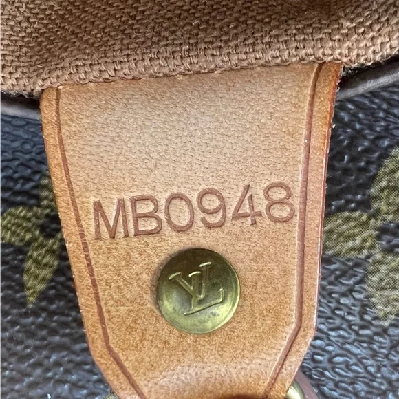 LOUIS VUITTON Monogram Canvas Sac
Shopping Tote - Picture 12 of 16